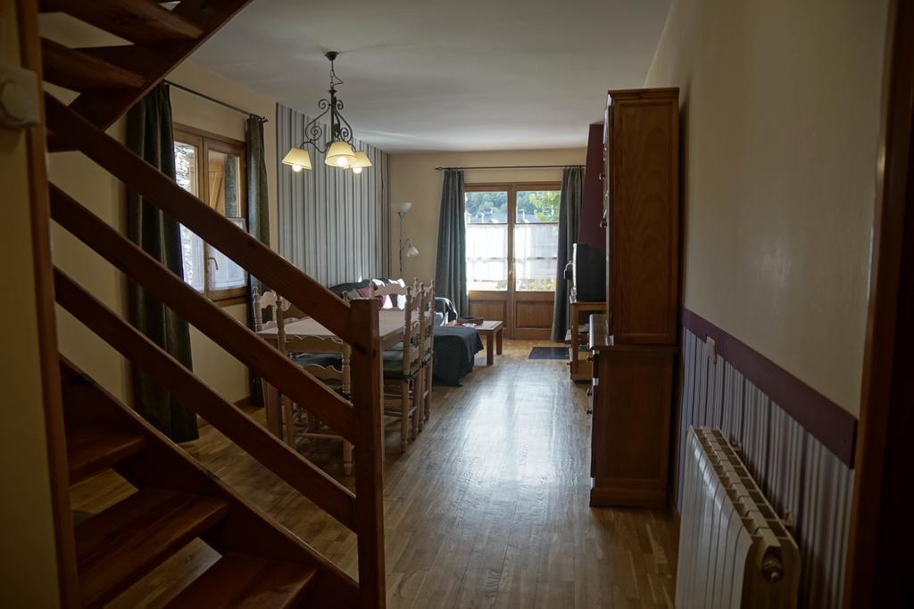 Apartaments El Ribal Valencia D'Aneu Esterno foto