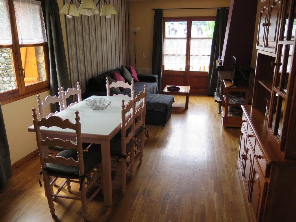 Apartaments El Ribal Valencia D'Aneu Esterno foto