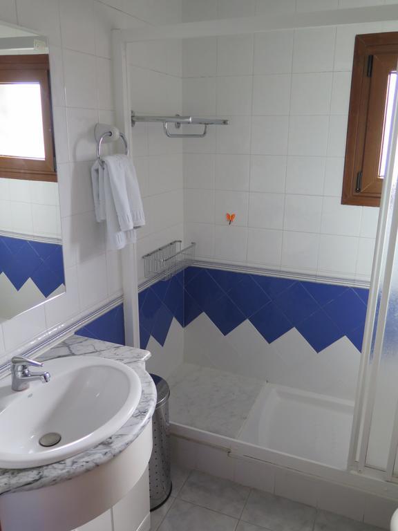 Apartaments El Ribal Valencia D'Aneu Esterno foto