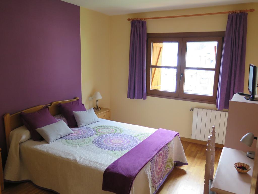 Apartaments El Ribal Valencia D'Aneu Esterno foto