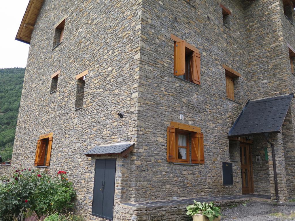Apartaments El Ribal Valencia D'Aneu Esterno foto
