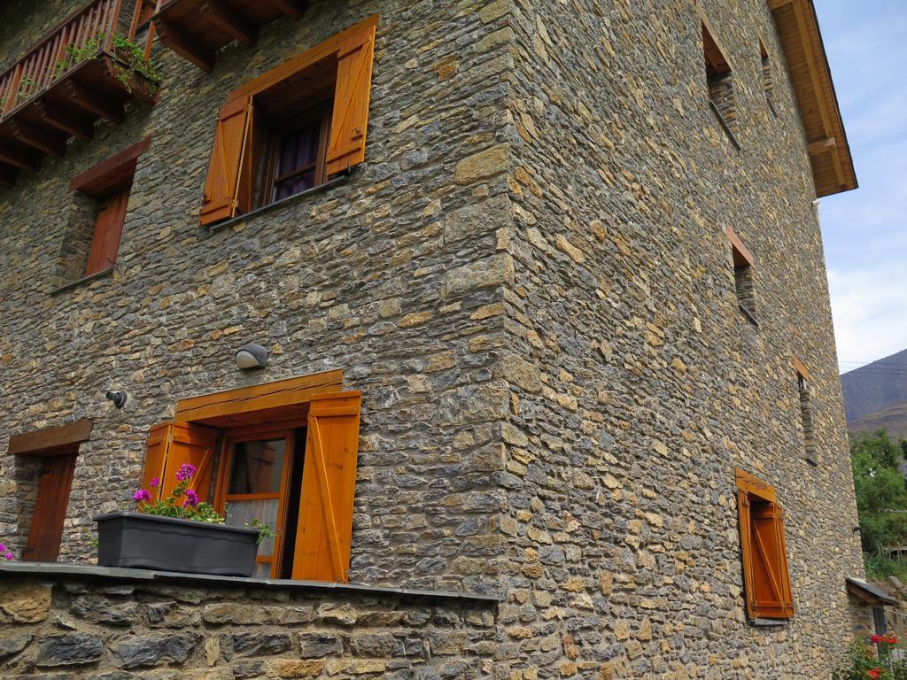 Apartaments El Ribal Valencia D'Aneu Esterno foto