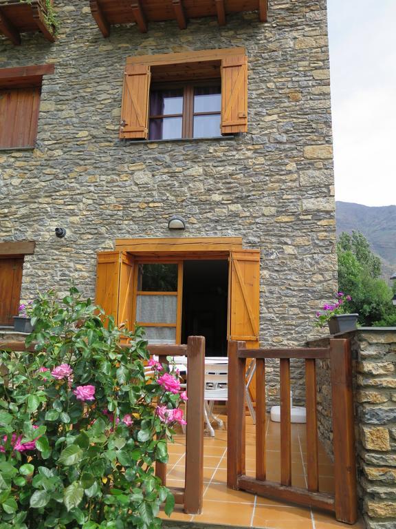 Apartaments El Ribal Valencia D'Aneu Esterno foto
